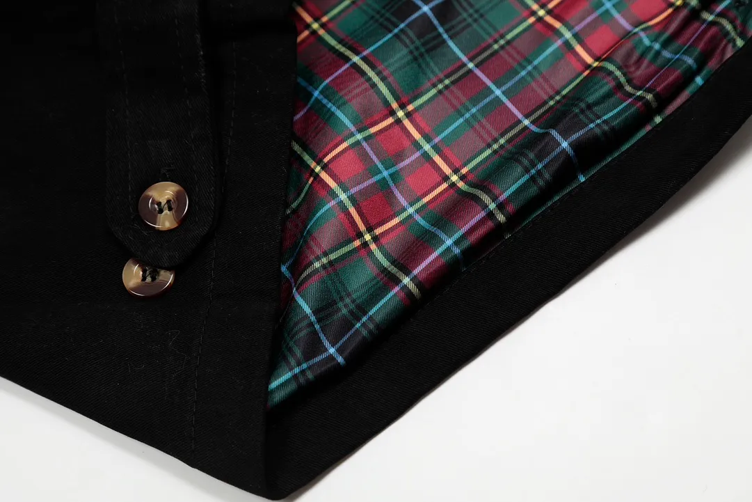 P306 💰Ralph Lauren/Ralph Lauren American vintage classic lapel old cadre retro jacket. Classic design. Timeless classic. The cotton fabric is thick and wide, showing a sense of vintage. The collar and cuffs are decorated with colorful plaid. It looks good on both men and women. Wear it as comfortable as you want. It focuses on relaxed retro YYDS. One piece for both men and women. An indispensable piece for autumn and winter. The most popular jacket at the moment. One hundred percent cotton twill is thick and thick, ⚠️correctly spaced red and green plaid lining, imported high-density embroidery. The Harrington jacket has a loose fit, is short and fat, and is super versatile. It is a clean fit and is suitable for both men and women. Color: Khaki Navy Black Size: M-XXL Size Length Bust Sleeve Length Shoulder Width M 67 110 61 L 68 114 62 XL 70 118 63 2XL 72 122 64